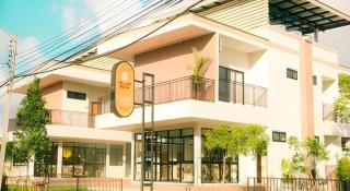 Yellow Moon Hotel - 2