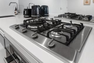 910SD ABNB-Style 1BR Pool & Gym, 5 mins walk to Tram, Near Crown - 1