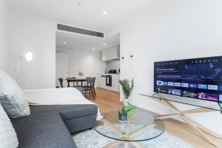 910SD ABNB-Style 1BR Pool & Gym, 5 mins walk to Tram, Near Crown - 4