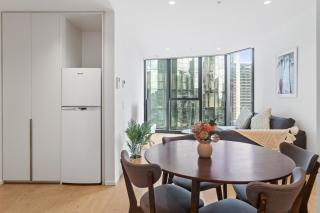 910SD ABNB-Style 1BR Pool & Gym, 5 mins walk to Tram, Near Crown - 6