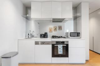 910SD ABNB-Style 1BR Pool & Gym, 5 mins walk to Tram, Near Crown - 6