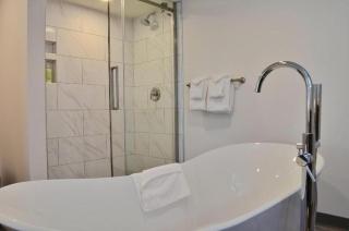 Coast High Country Inn - 3