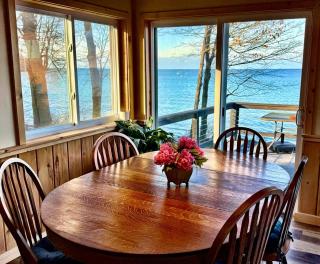 Lakefront Oak Cottage Hot Tub & Fire Pit - 1