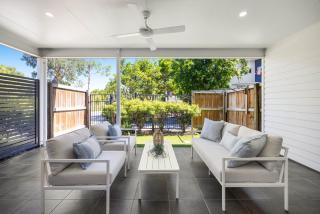 Bright 3-Bed Home with Private Courtyard - 7