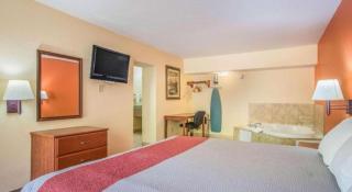 Rodeway Inn & Suites - 7