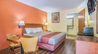 Rodeway Inn & Suites - 1
