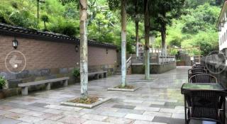 Alley Mountain View Garden Hotel - 9