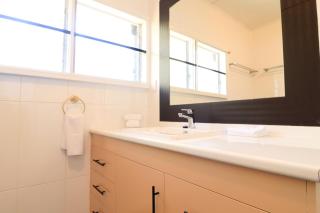 Pet Friendly Sleeps 8 Bowen Holiday House - 3