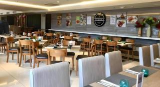 Home Crest Hotel - 4