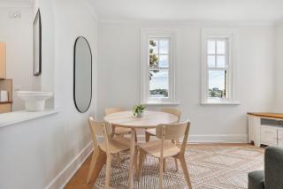 Fresh & Comfy 3BR Near The Rocks - Sydney - 2