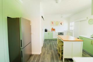 Pet Friendly Sleeps 8 Bowen Holiday House - 5