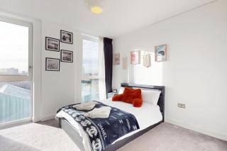 Bright 2-Bed Flat with Balcony Near London Stadium and Victoria Park - Londra - 4