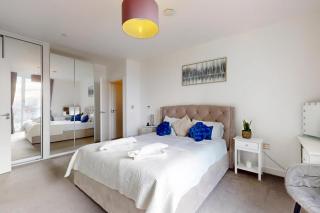 Bright 2-Bed Flat with Balcony Near London Stadium and Victoria Park - Londres - 2
