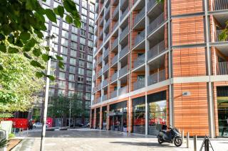 Blueground Nine Elms rooftop pool nr Battersea Park LON-685 - 8