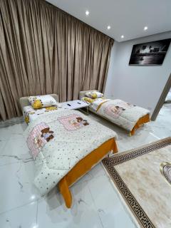 Studio pearl pyramids - 2