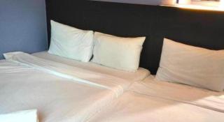 OYO 90484 Bright Hotel - 9