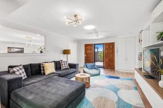 Family Home Near Cafes and Surf Beaches - 4