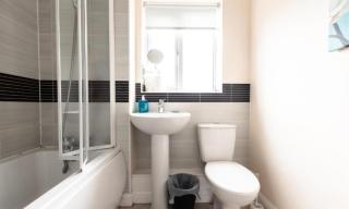 Coventry Modern 4 Bedrooms 2 Bathrooms - Sleeps up to 7, Super Fast Wifi, Free Parking, Family Friendly, Long Term - 8