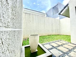 Serene 3BR Family House in Northwest Park West Surabaya by Le Ciel Hospitality - 5