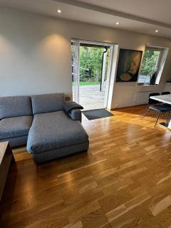 Bright Apartment with Patio and Garden - 8