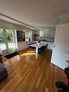 Bright Apartment with Patio and Garden - 6