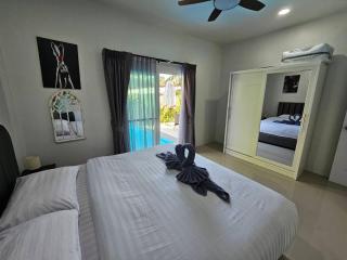2 Bedrooms Tropical Pool Villa Rawai - 4