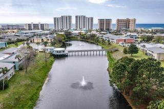 Mermaids Retreat Mins to Beach Family Condo - Destin - 6