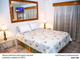 Mermaids Retreat Mins to Beach Family Condo - 4