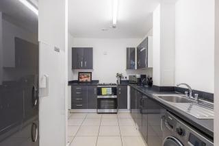 Tastefully Designed 2BDR Flat near Canary Wharf - 8
