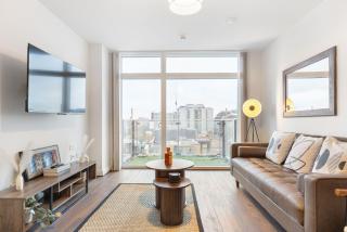 Tastefully Designed 2BDR Flat near Canary Wharf - 3