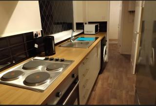 5 Minutes to Town Centre and Local Amenities - 8