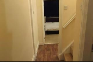 5 Minutes to Town Centre and Local Amenities - 5