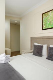 Parliament Hotel & Restaurant - 1