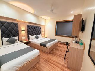 Hotel Riza - Near Nesco Exhibition Centre - 0