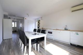 Workers Villa - 12 Guests - 6 BR - 7 Bath - Parking - 9