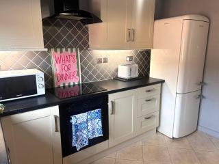 Churchill Apartment- 4 Beds- Free Parking- Near NEC BHX & HS2 - 6