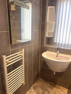 Churchill Apartment- 4 Beds- Free Parking- Near NEC BHX & HS2 - 1