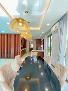 Vista Lago - 4 Beds Big Garden Villa! Big Pool Access - 5