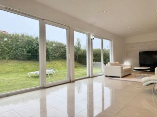 Workers Villa - 7 BR - 15 Beds - 3 Bath - 3