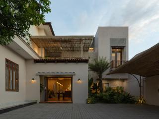 MOONLIGHT Homestay & Hotel - 0