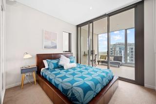 High-Rise Haven with Spectacular Skyline Views - 9