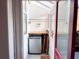 Inviting 1-bed Home in Northampton by Renzo, Brilliant Location, Free Wi-Fi! - 8