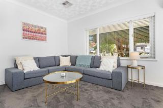 Cosy Bassendean Family Cottage - 8