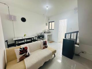 Cozy 2BR Near Clark with WiFi - Self Check-in - 2