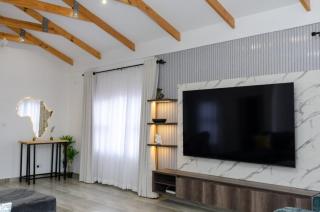 Meghan and Chelsea's Place - 0