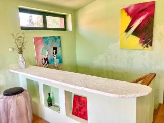 Artists Inn, large 2 bed duplex apartment, parking - 9