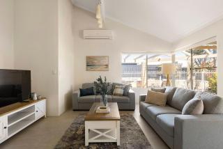 Broadbeach Retreat - 300m walk to the beach - 8