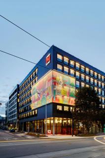 citizenM Seattle South Lake - 4