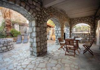 Kitta Mani Towerhouse - Mountain Views & Garden - 2