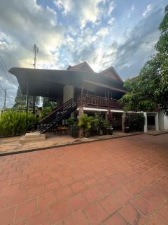 Blue monkey - Bouldering Guesthouse - 0